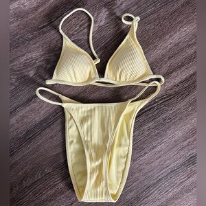 Ribbed yellow PacSun bikini